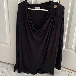 Crossover black sweater too with button detail